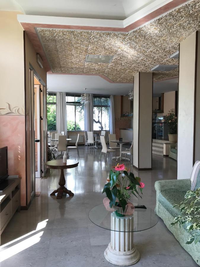 Albergo Villa Angela Toscolano Maderno Exterior photo